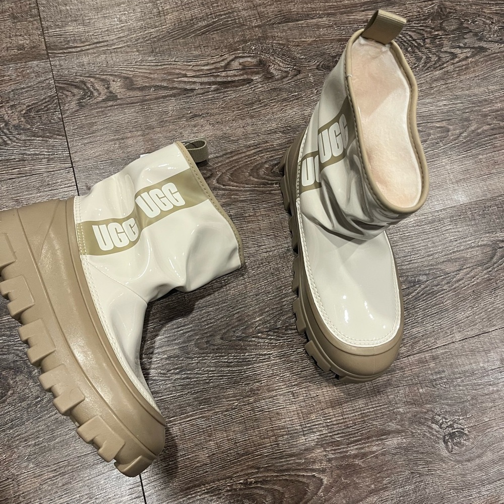 UGG Women's White and Tan Winter Boots